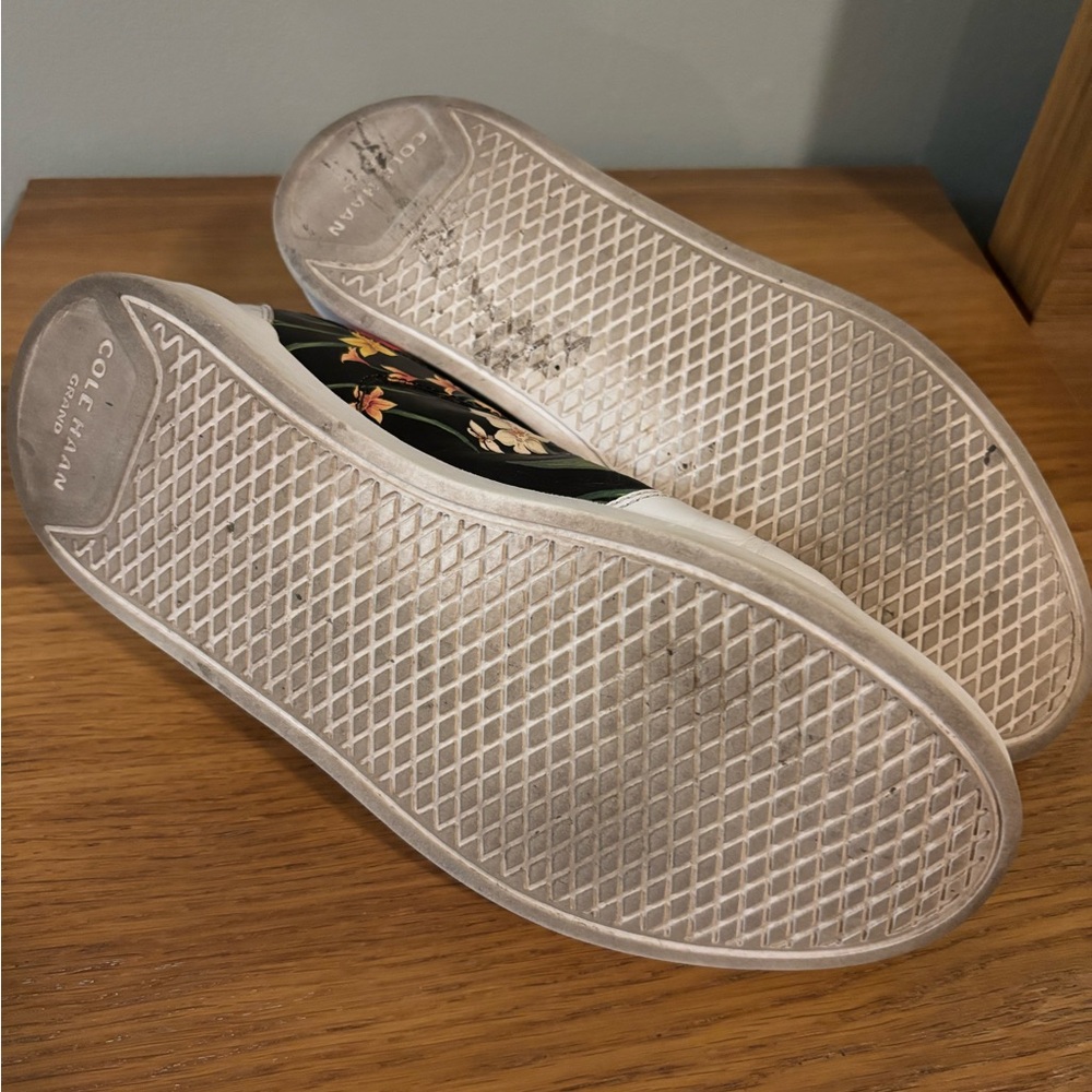 Cole Haan Floral White and Black Sneakers Size 8B Pre Loved - Picture 9 of 13